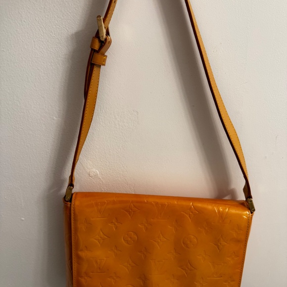 Louis Vuitton Yellow Thompson Patent Vernis Shoulder Bag - Picture 12 of 13